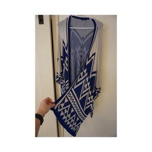 Women’s shawl with arm holes